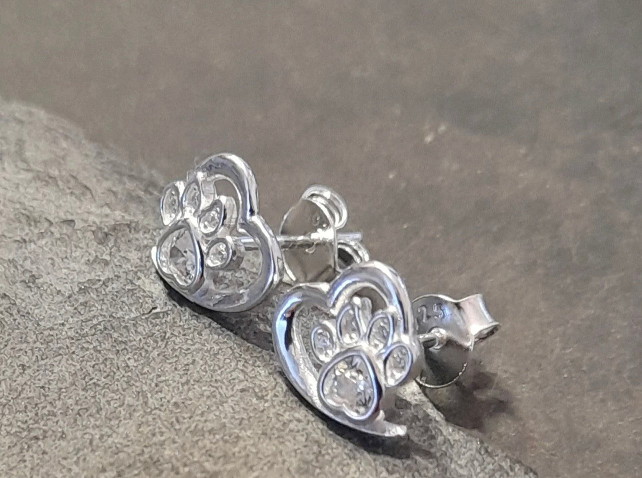Blue Lily Outline Heart With Clear Cubic Zirconia Paw 8 X 10mm Earings